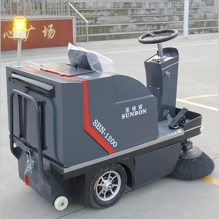 驾驶式扫地车在商业场所的清洁应用