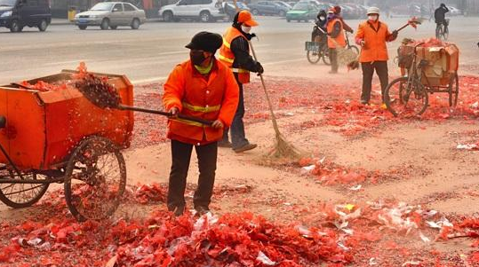 节后鞭炮息，电动扫地车为您收拾满地残红