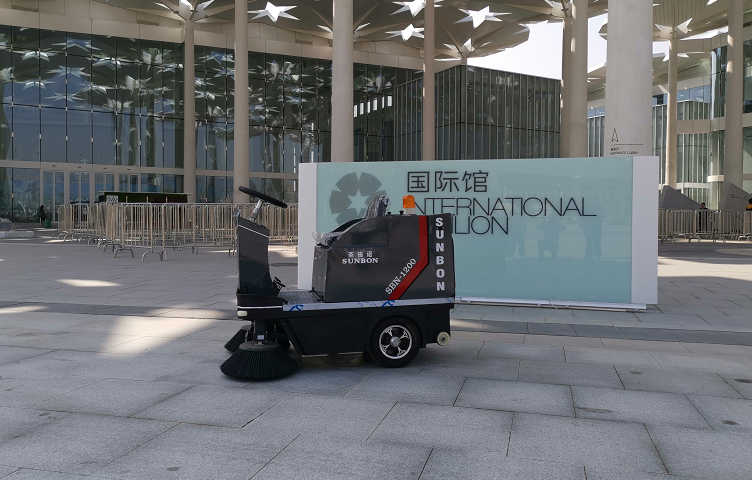 小型电动扫地车走进2019北京世园会