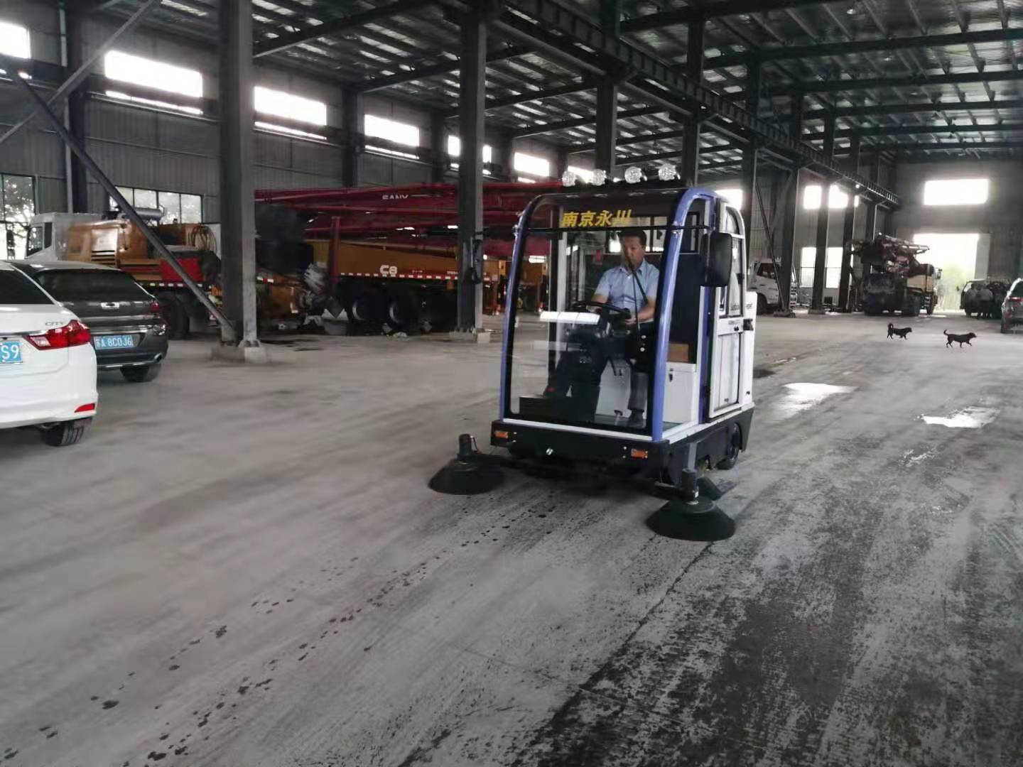 电动扫地车在重金属冶炼厂的应用