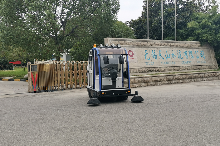 电动扫地车充电应该注意哪些