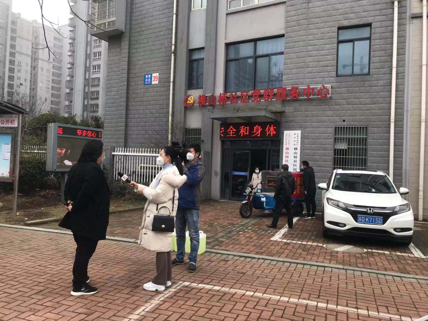 高压冲洗车走进社区与物管打响一线“防疫战”  