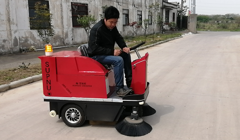 安徽某玩具厂订购小型扫地机