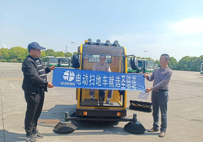 常州公交公司采购圣倍诺2000A型电动扫地车