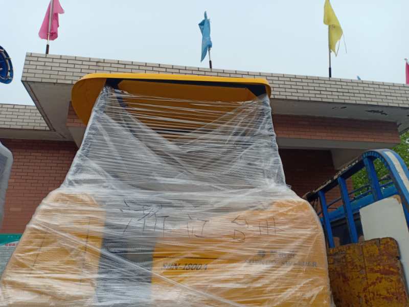 浙江台州某农贸批发市场采购新款1800电动扫地机