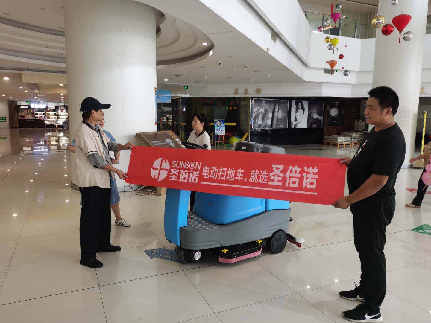 商场用何种洗地机