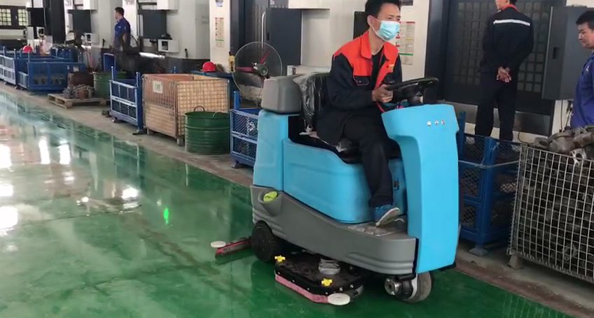 驾驶式洗地机在常州三河口某机械加工厂的应用