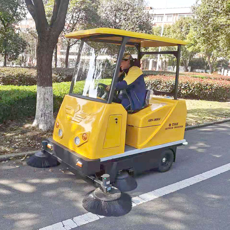 小型电动扫地车