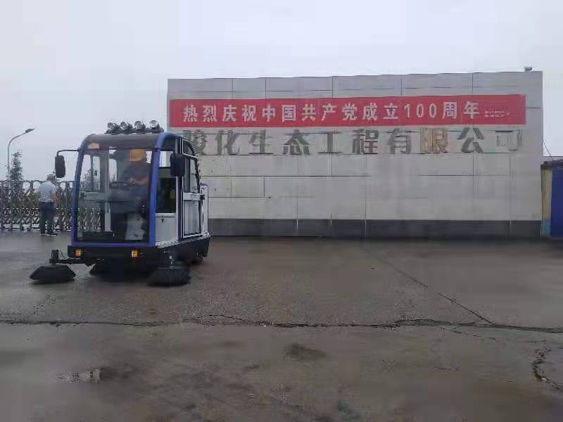 河南某化肥厂采购2000A电动扫地车