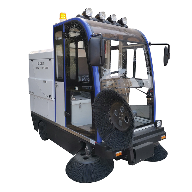 电动驾驶扫地机是一种集扫地吸尘为一体的大型三轮全封闭