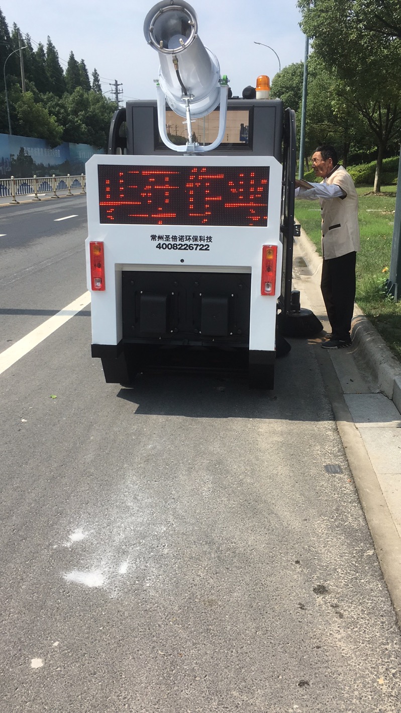 车站清扫车的操作简单，得到了环卫人员的认可