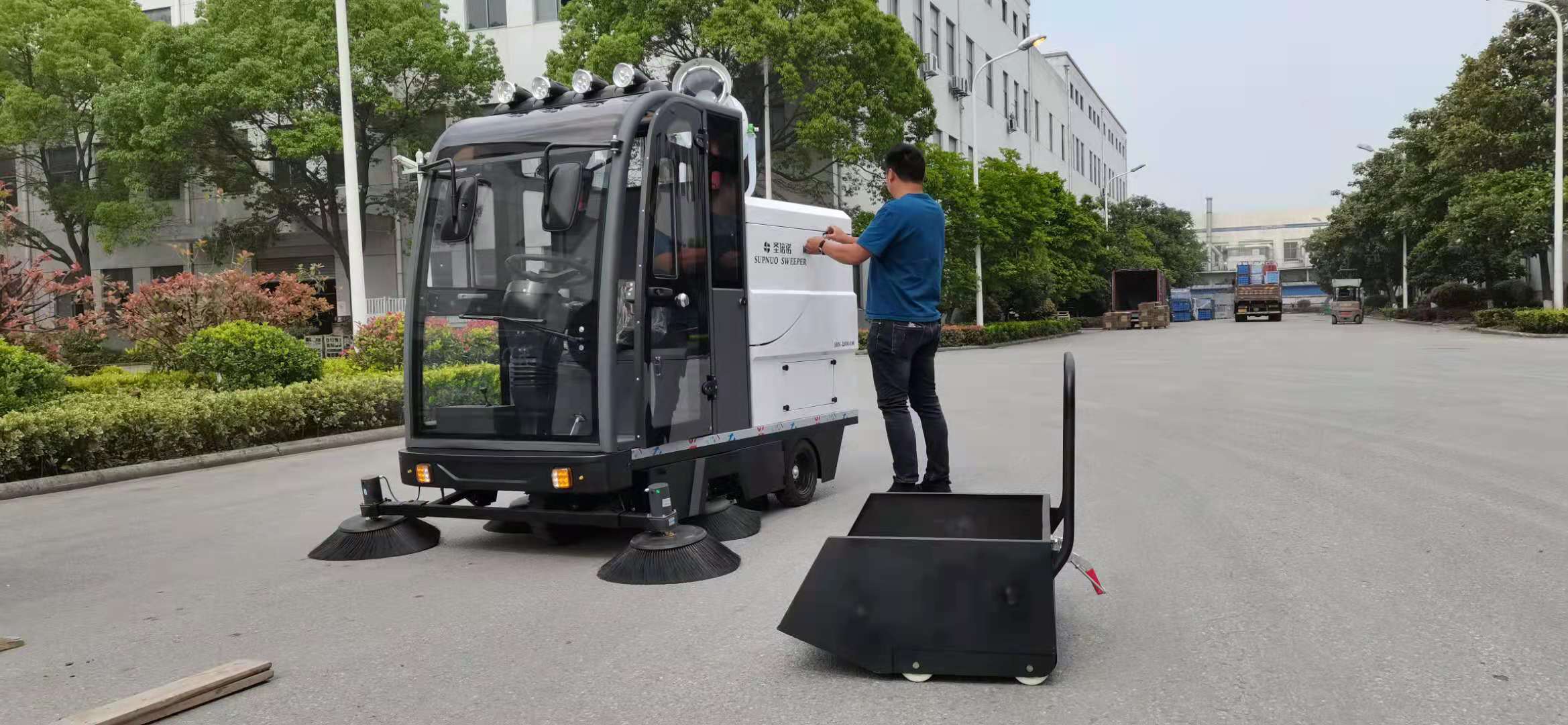 电动清扫车刷子多久更换一次