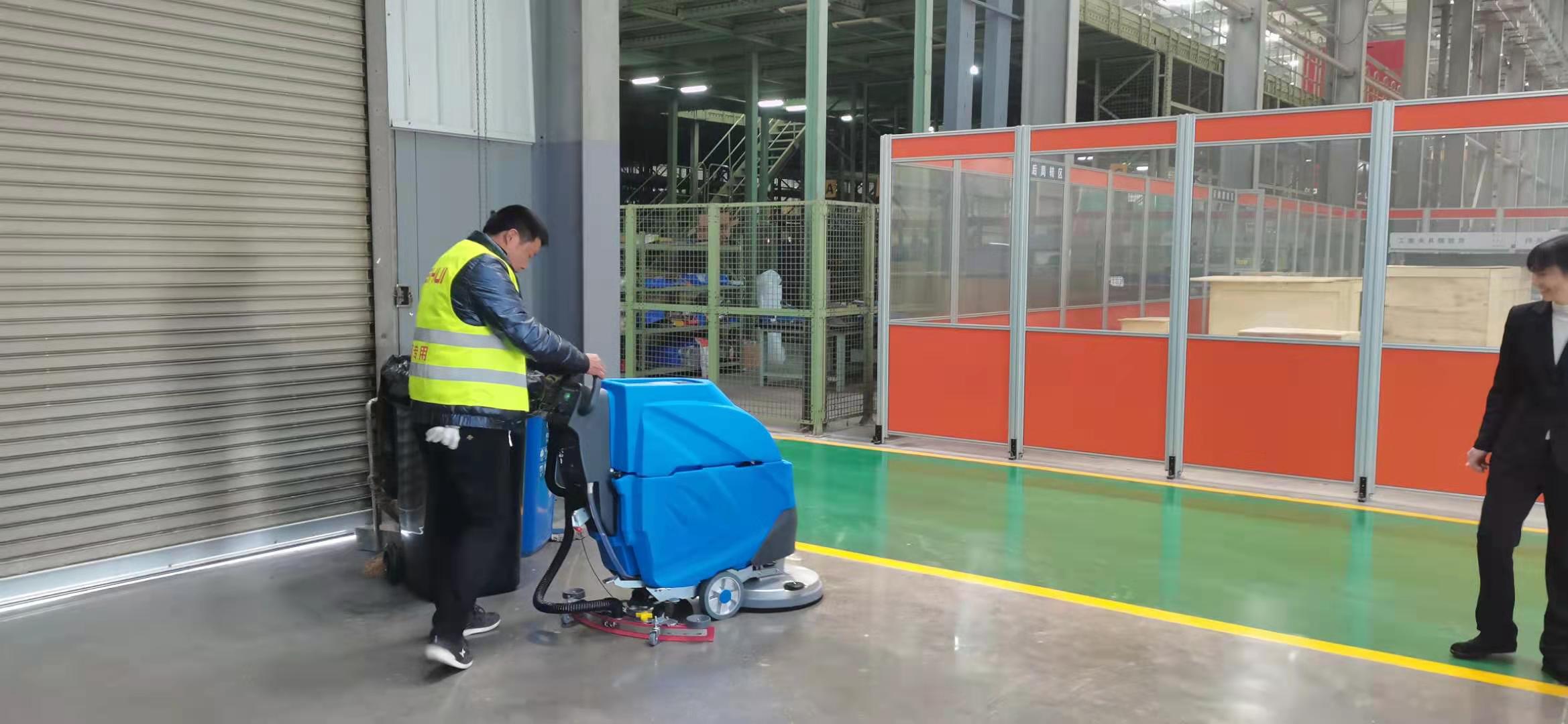 工厂车间的洗地机可以为他们节省成本