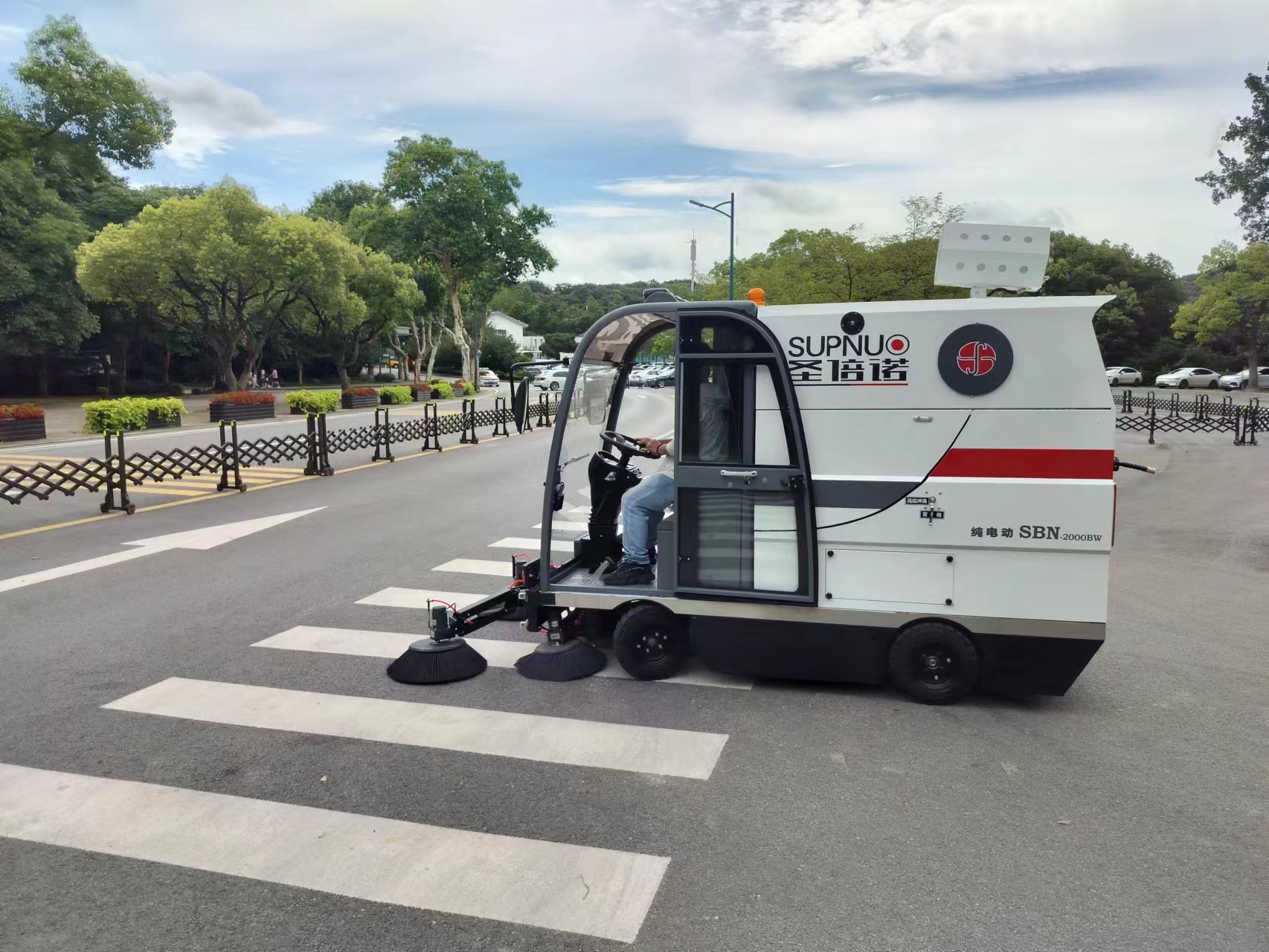 公园道路清扫车很好地解决了一系列问题