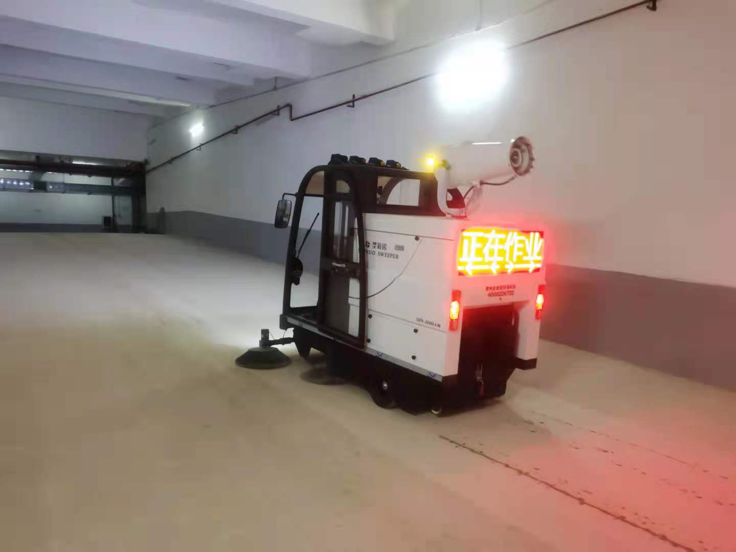 小区扫地车