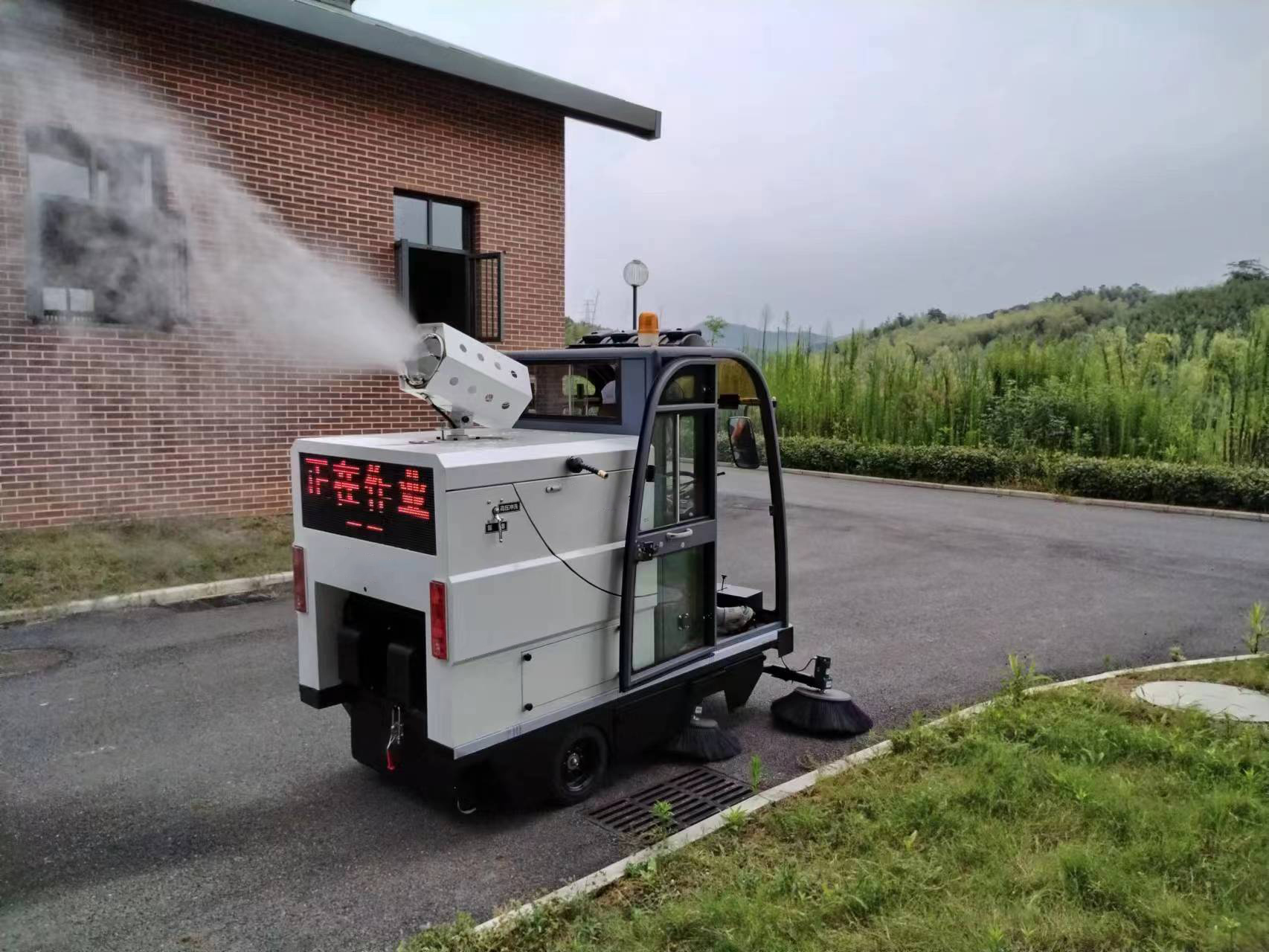 环卫扫地车是一种新型的环保地面清洁设备