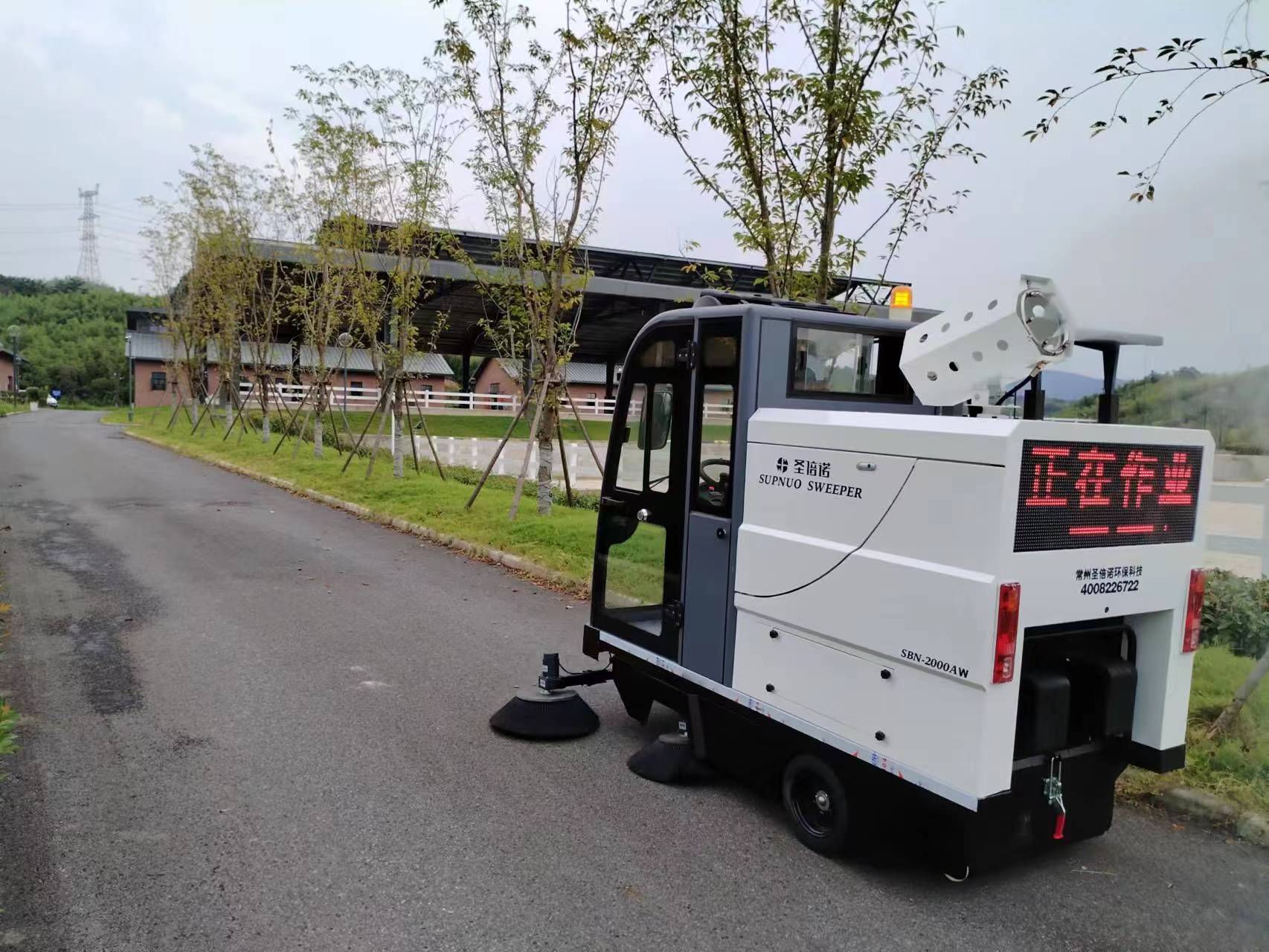 小型道路清扫车，让城市更美丽