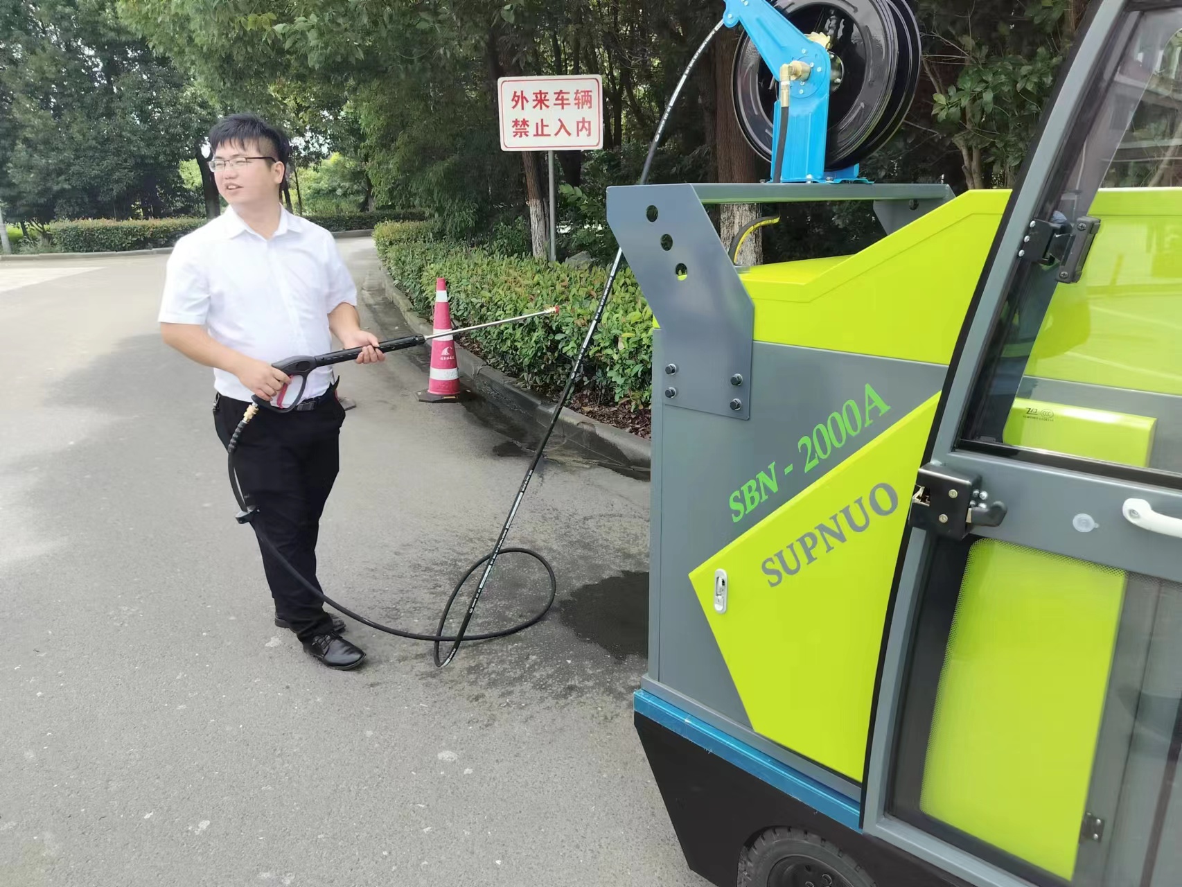电动扫地车选购指南：轻松清洁，提升效率 