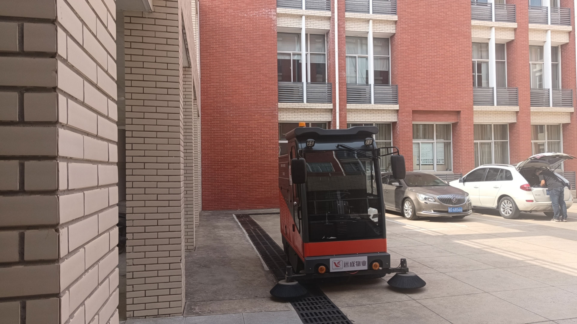 选择专业清扫车，守护您的施工环境 