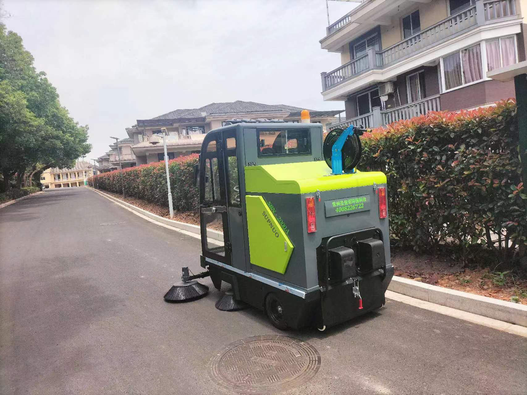 电动驾驶式扫地车：厂区清扫新利器