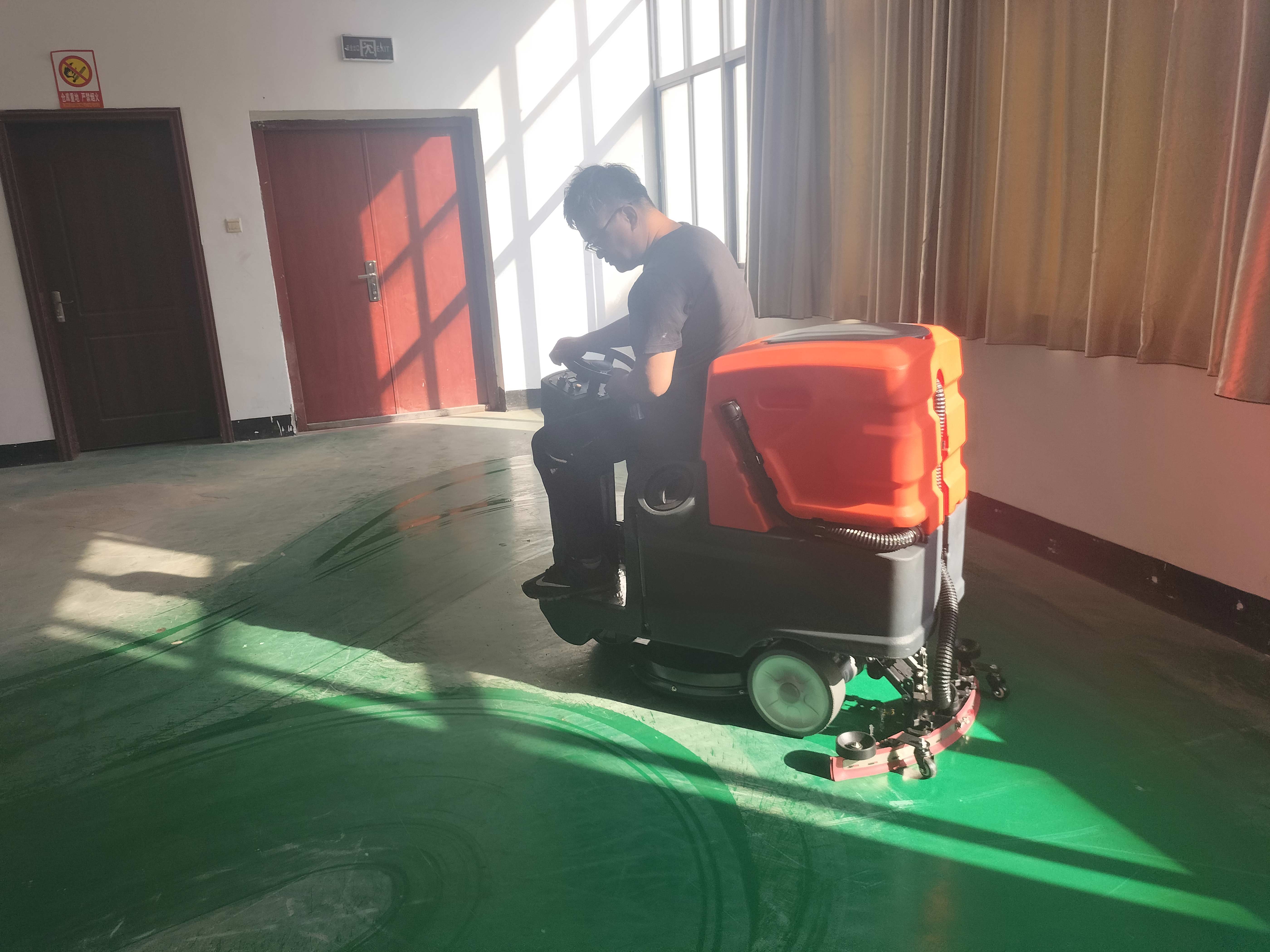 提升清洁效率，洗地机是你不可或缺的好助手