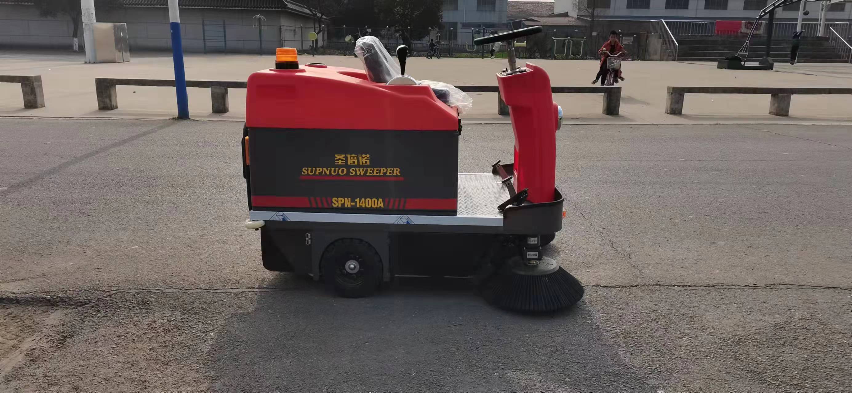 物业扫地车