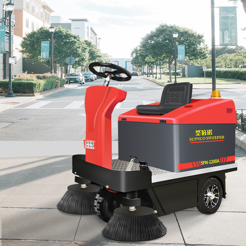 小型清扫车：城市清洁的高效助手