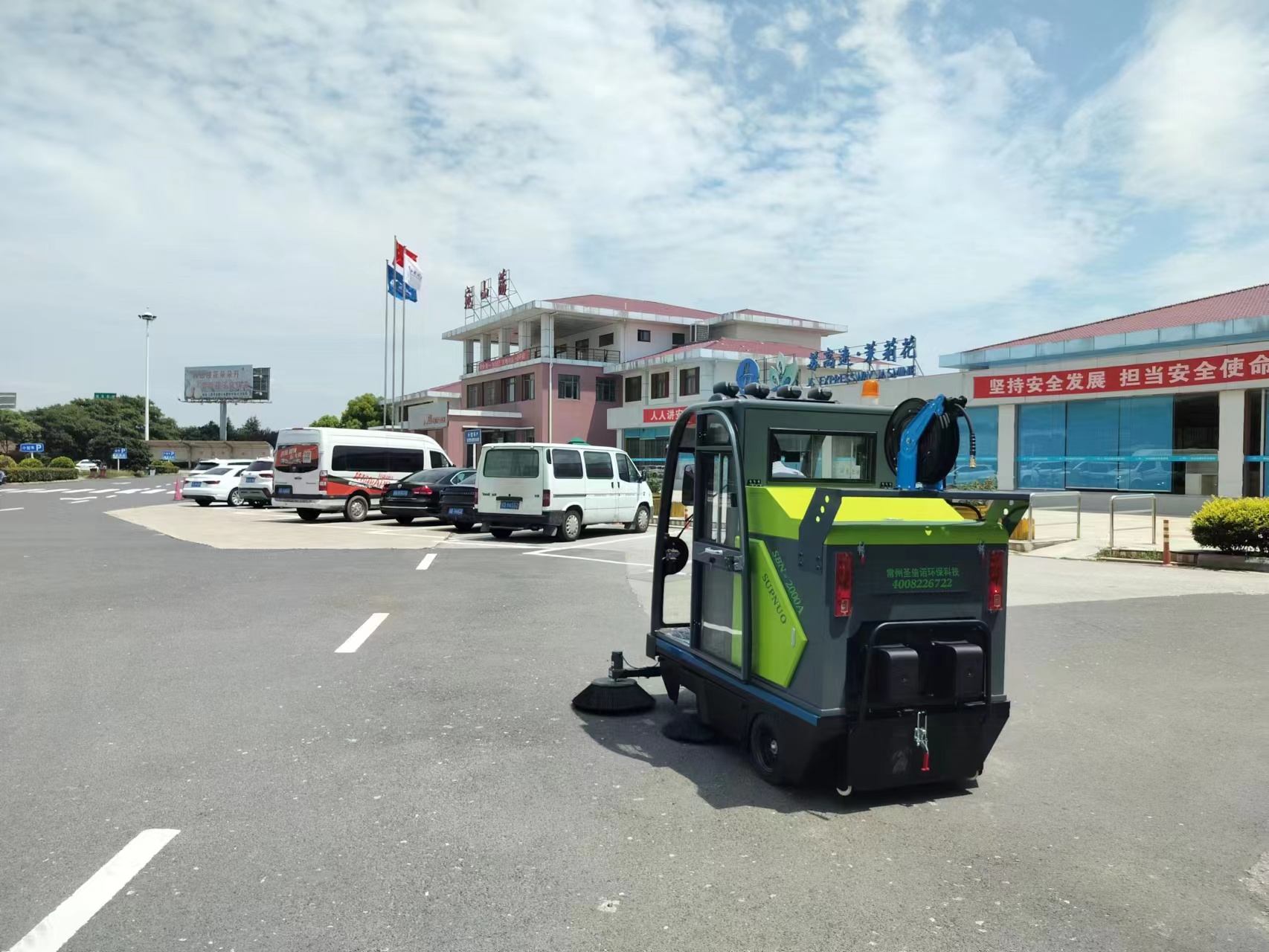 驾驶式扫地车是你不可忽视的清洁神器
