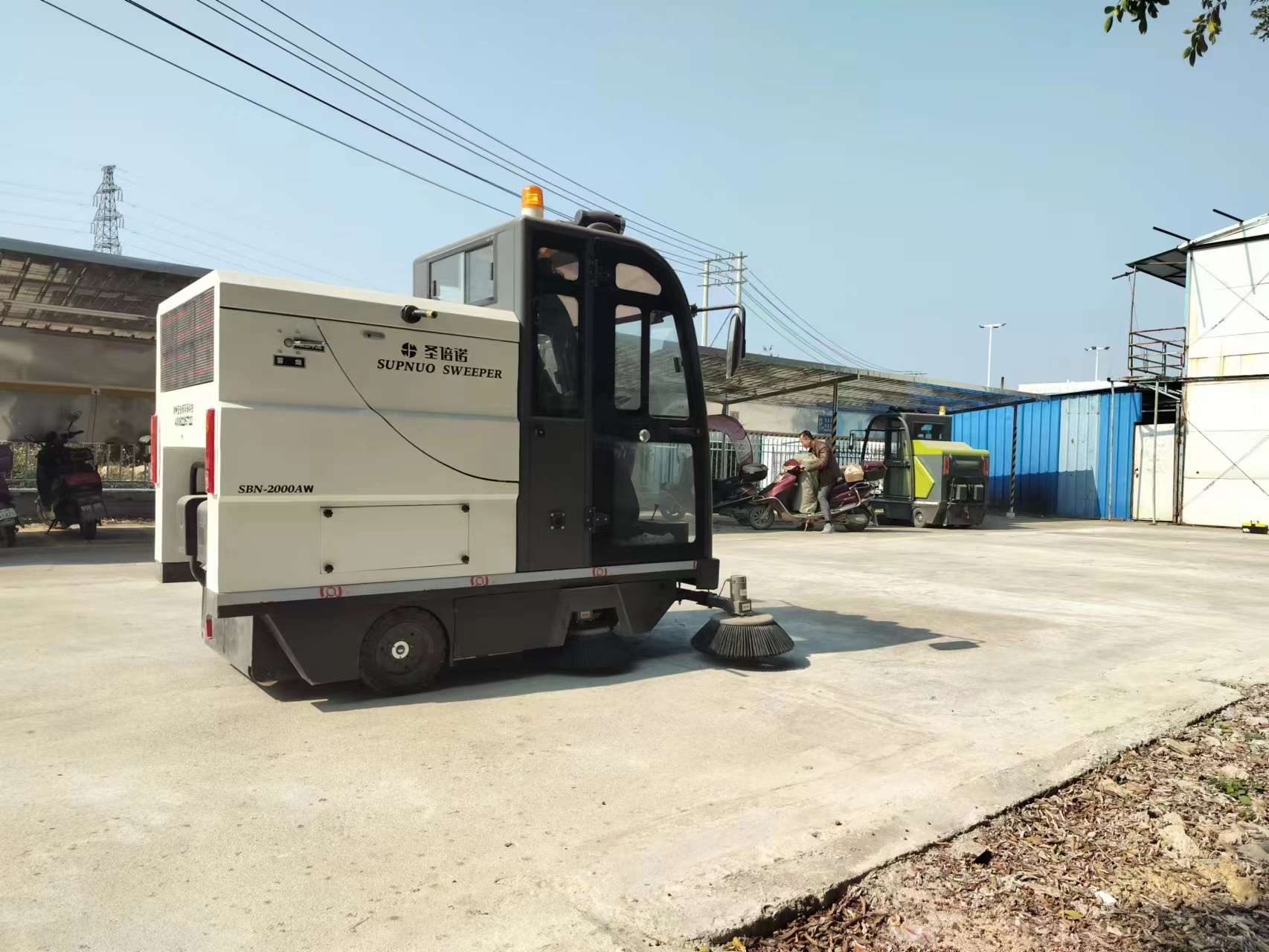 驾驶式路面清扫车