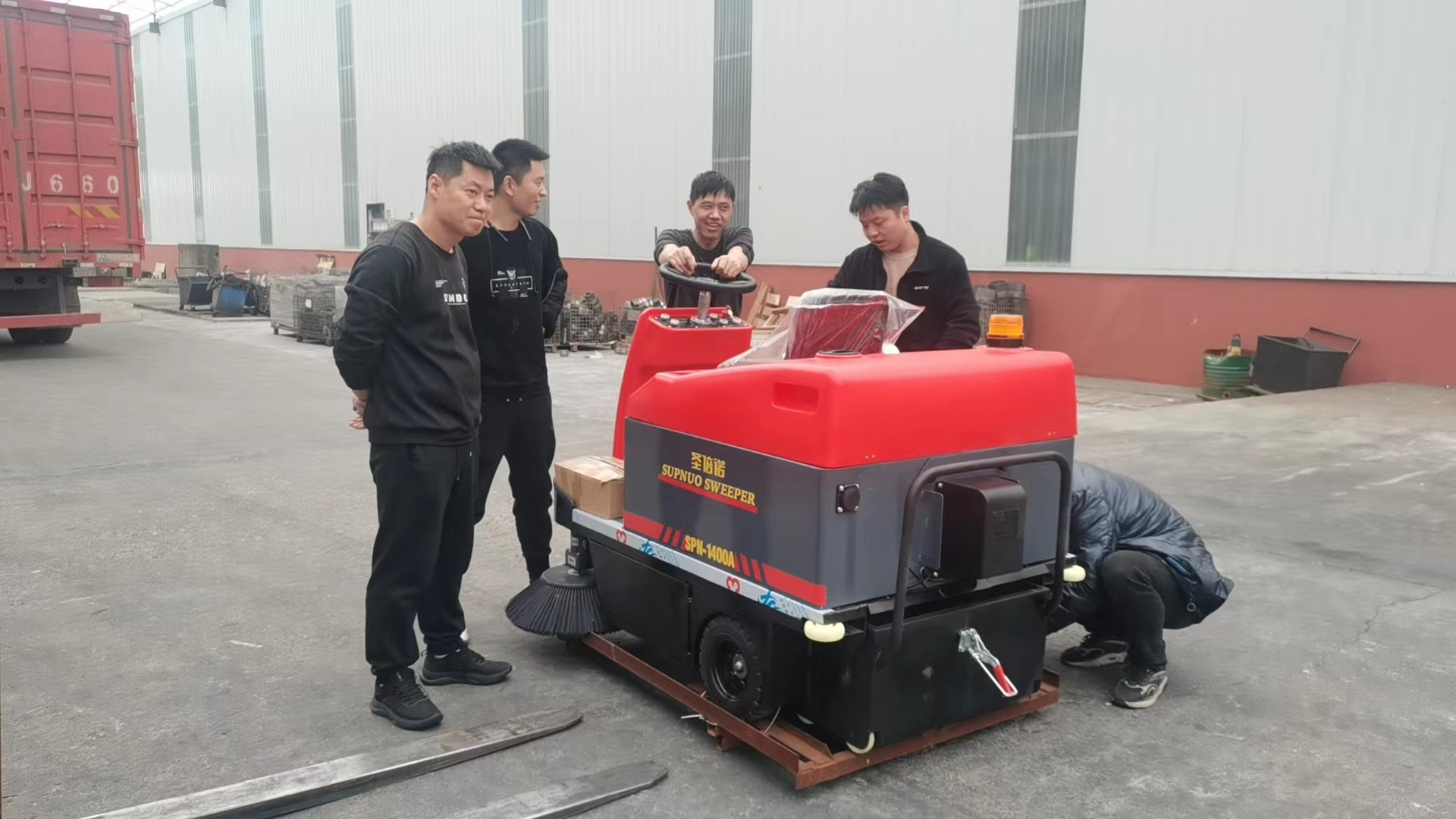 工业扫地车