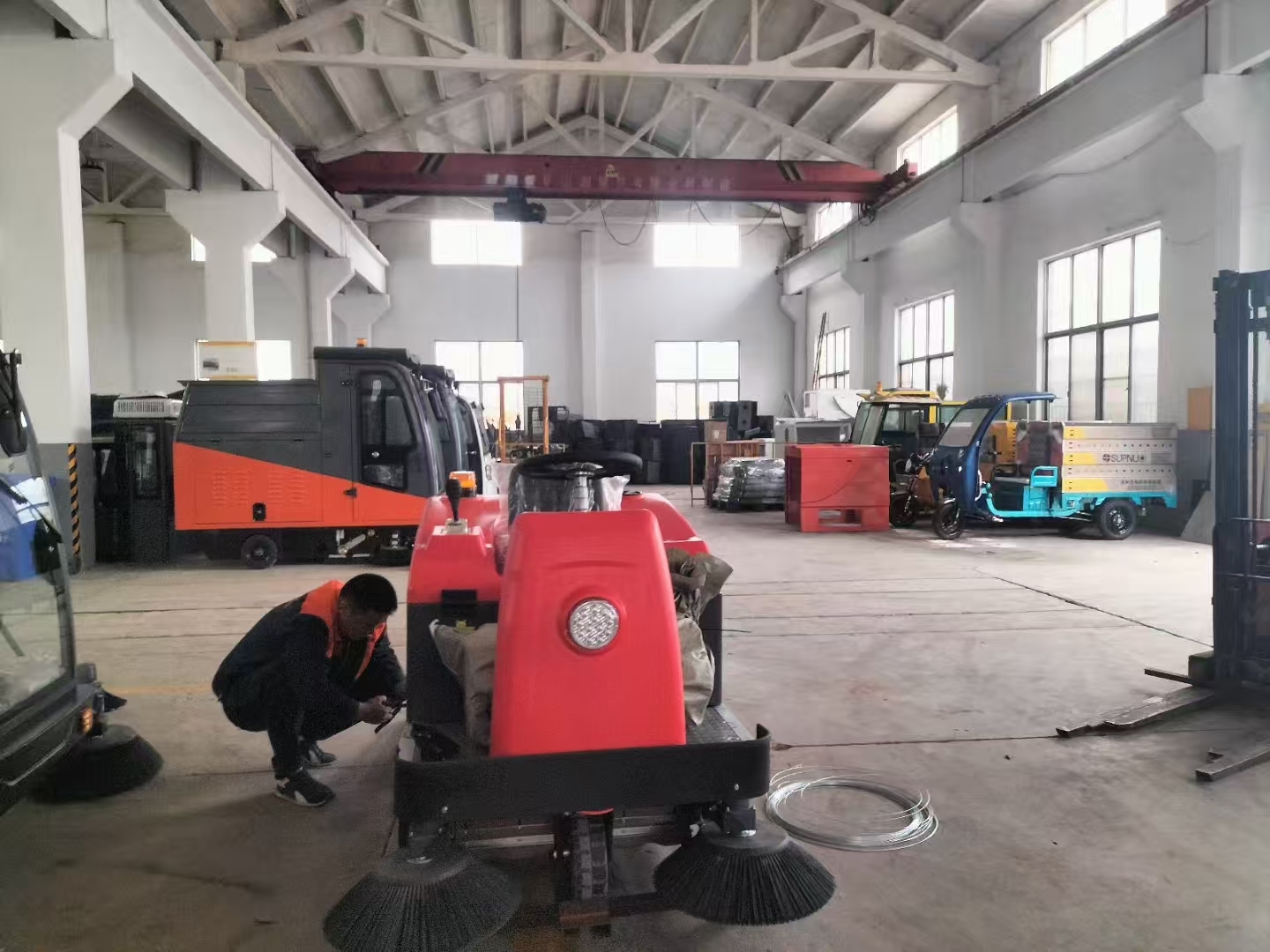 静默的守护者：工业清扫车与园区夜间运营的完美契合