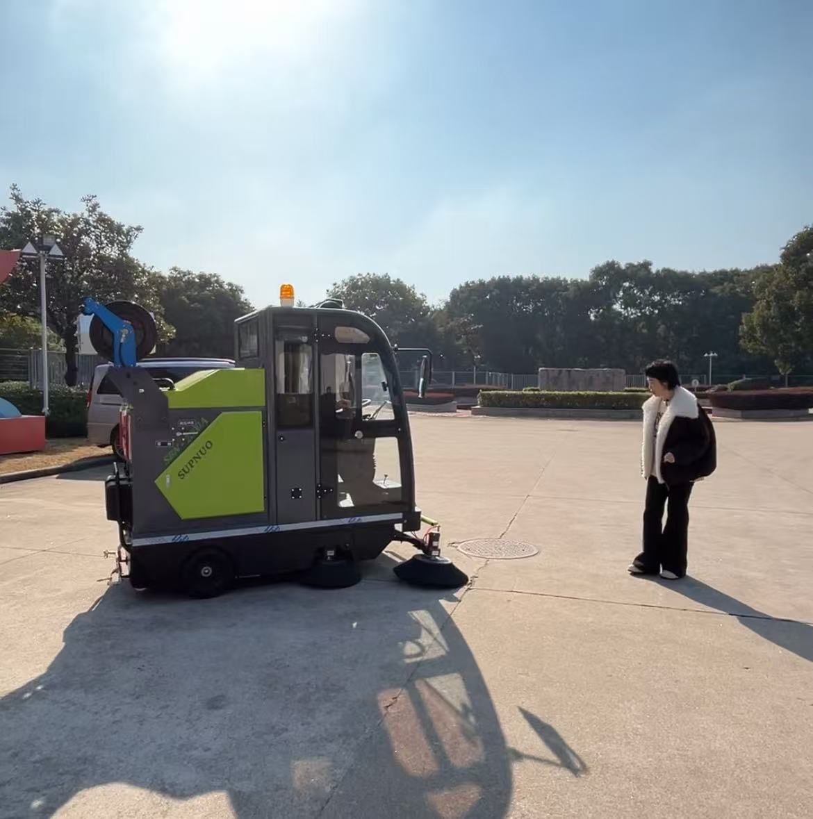 驾驶式型清扫车赋能无锡某水厂，助力保洁