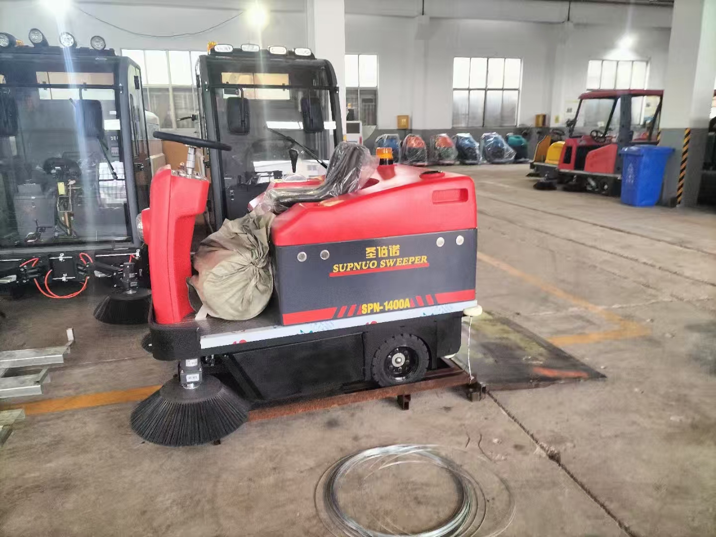 仓库清扫车：物流仓储行业的清洁神器