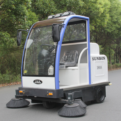 电动扫地车在城镇、农村市场也很受欢迎